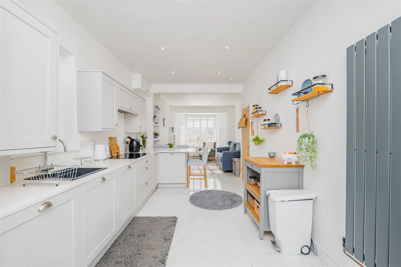 Pontypridd Road, Barry, CF62 7LS, photo 15