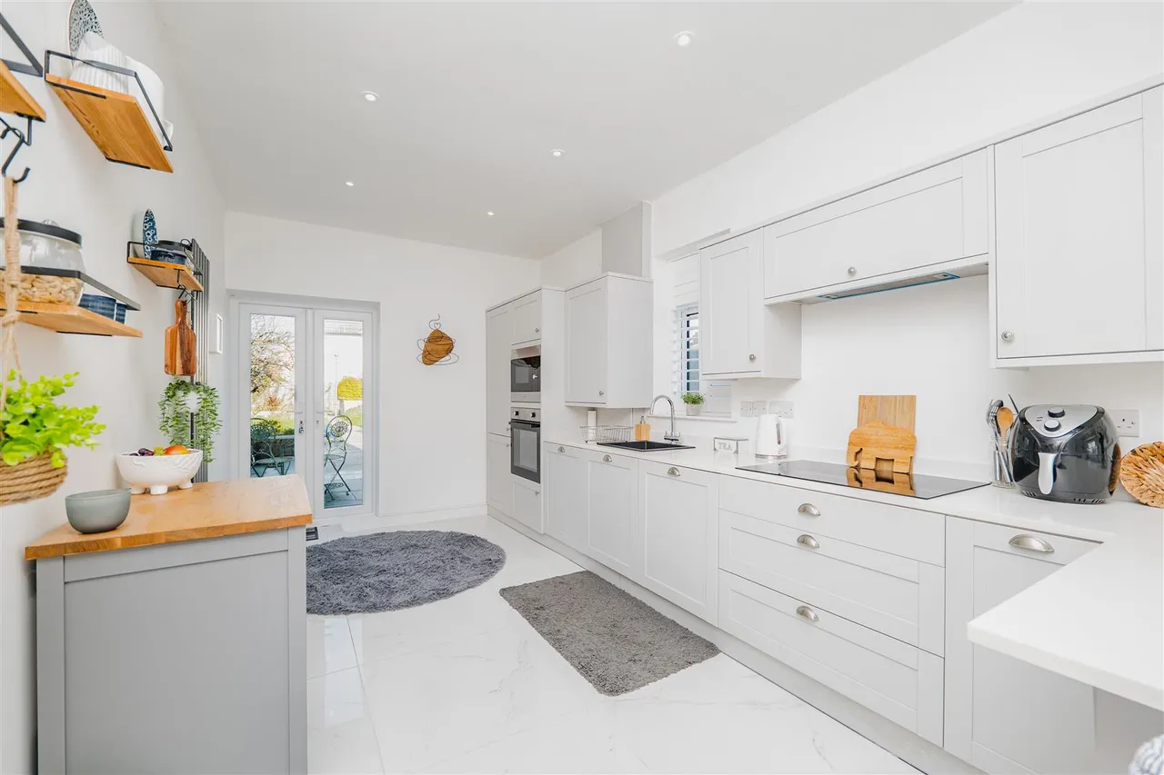 Pontypridd Road, Barry, CF62 7LS, photo 4