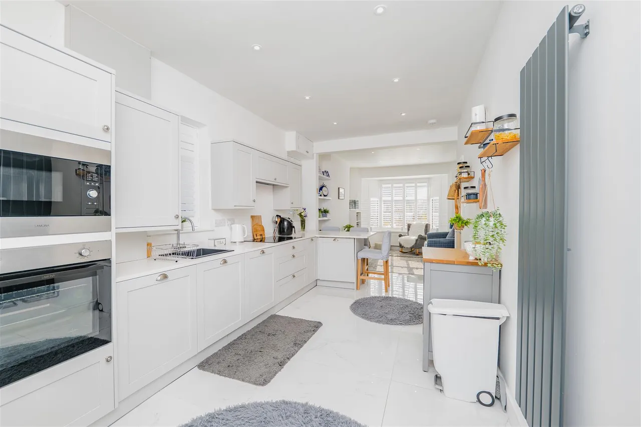 Pontypridd Road, Barry, CF62 7LS, photo 10