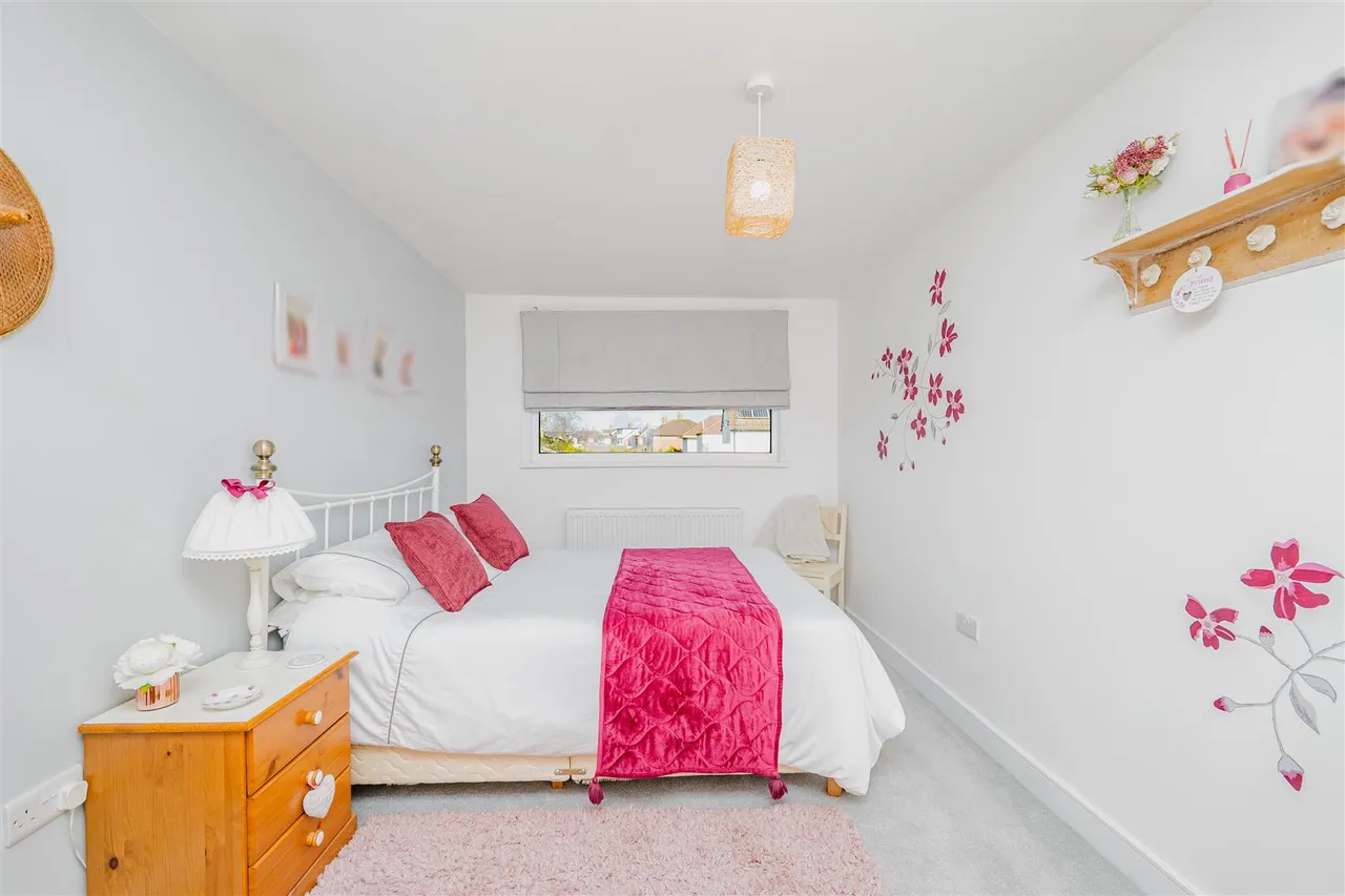 Pontypridd Road, Barry, CF62 7LS, photo 24