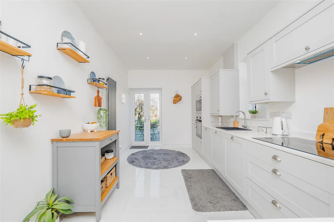 Pontypridd Road, Barry, CF62 7LS, photo 16