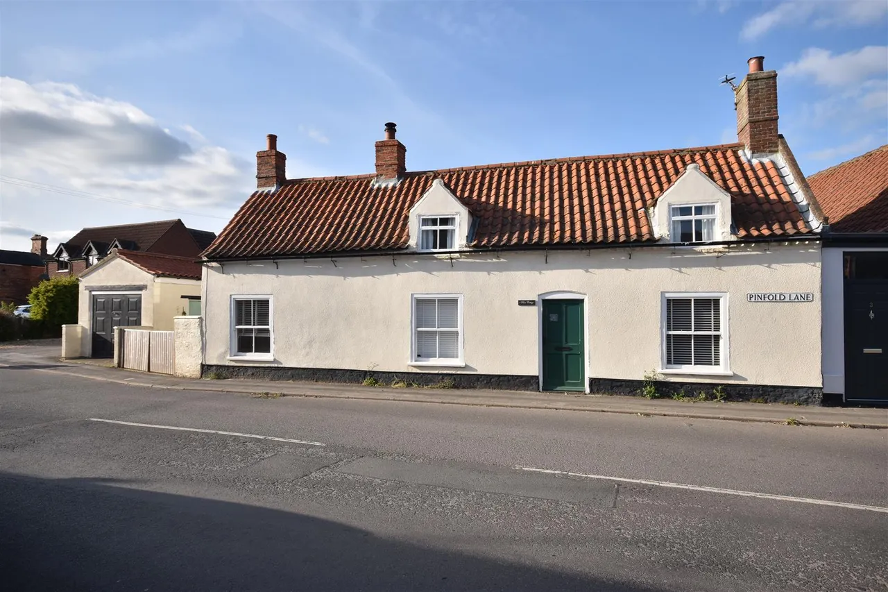 2 bed house for sale — Pinfold Lane, Ruskington