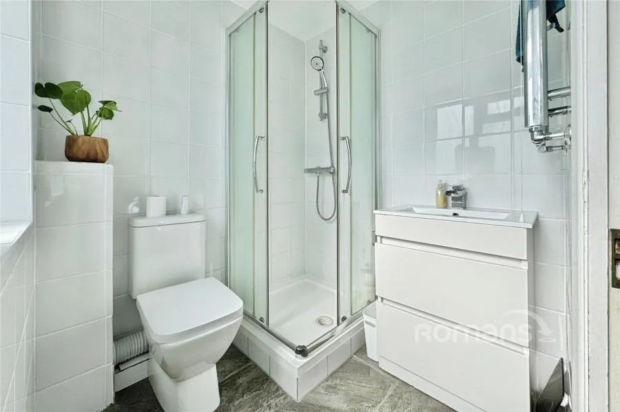 Thorburn Chase, College Town, GU47, photo 6