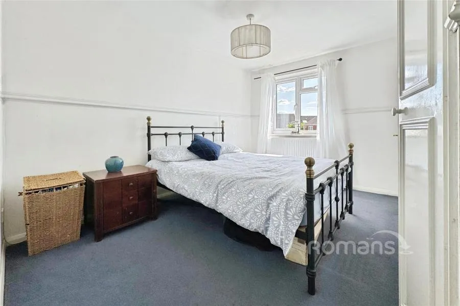 Thorburn Chase, College Town, GU47, photo 5