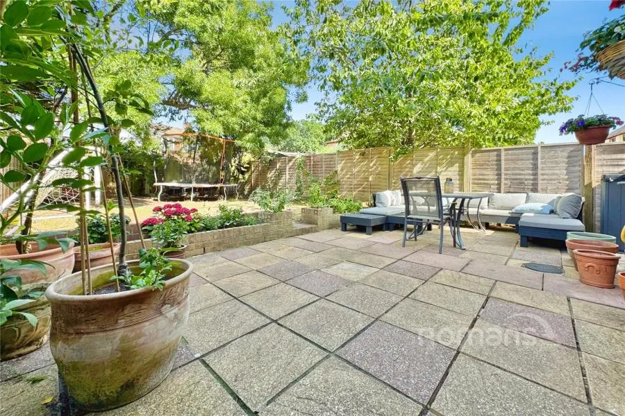 Thorburn Chase, College Town, GU47, photo 8
