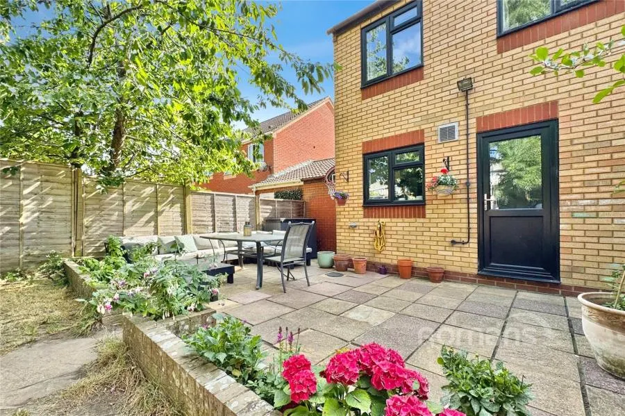 Thorburn Chase, College Town, GU47, photo 10