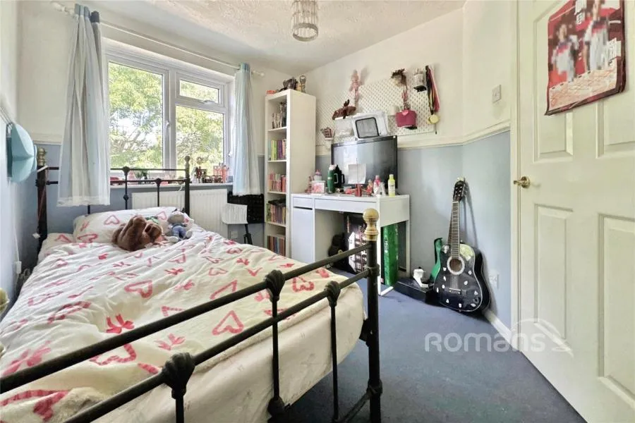 Thorburn Chase, College Town, GU47, photo 7