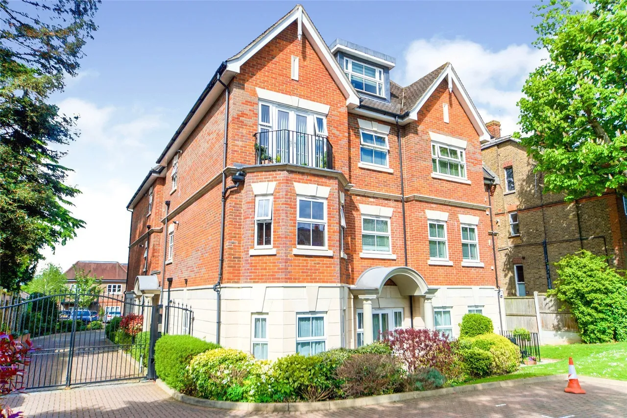 2 bed flat for sale — Fairmead Lodge, 8 The Ridgeway, Enfield, EN2