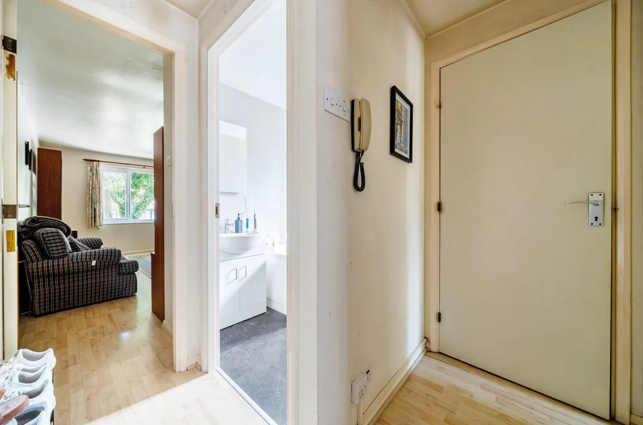 Weybrook Drive, Guildford, GU4, photo 6