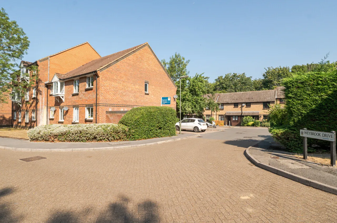 Weybrook Drive, Guildford, GU4, photo 12