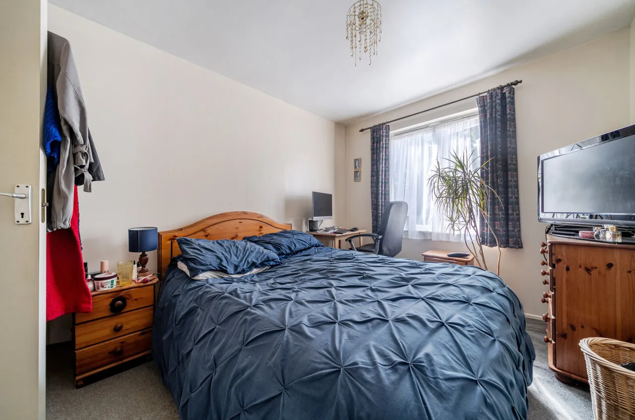 Weybrook Drive, Guildford, GU4, photo 8