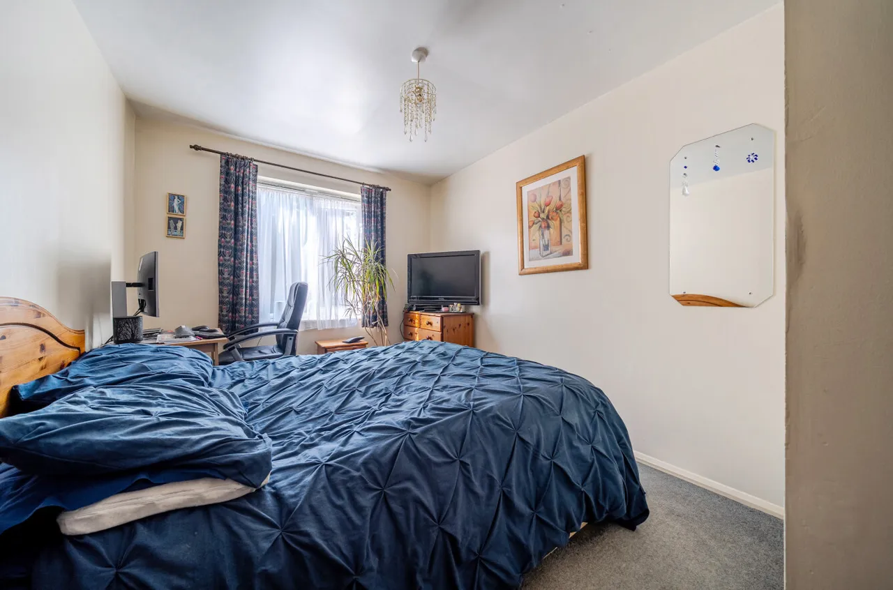 Weybrook Drive, Guildford, GU4, photo 9