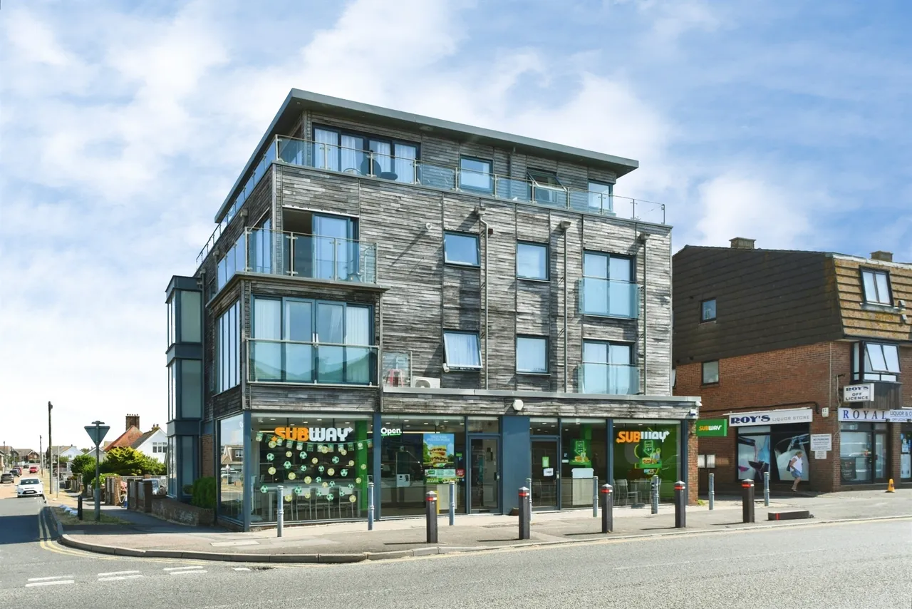 1 bed flat for sale — Keymer Avenue, Peacehaven