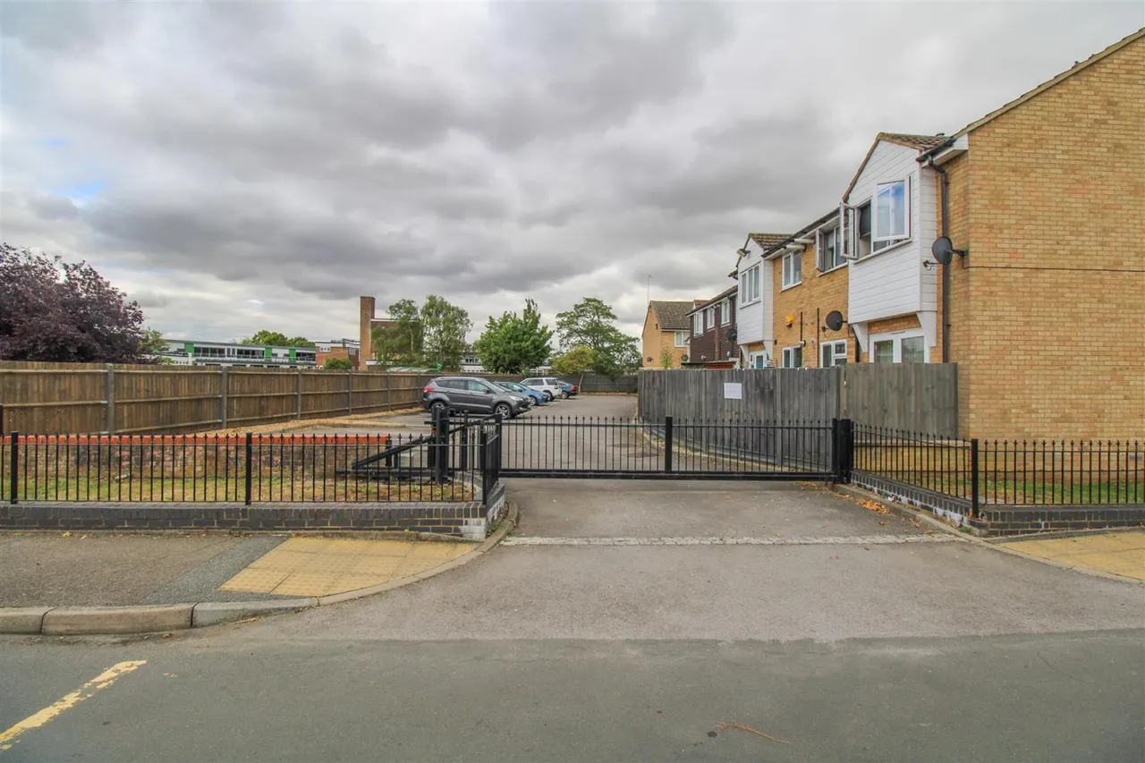 Regency Court, Harlow, CM18, photo 7