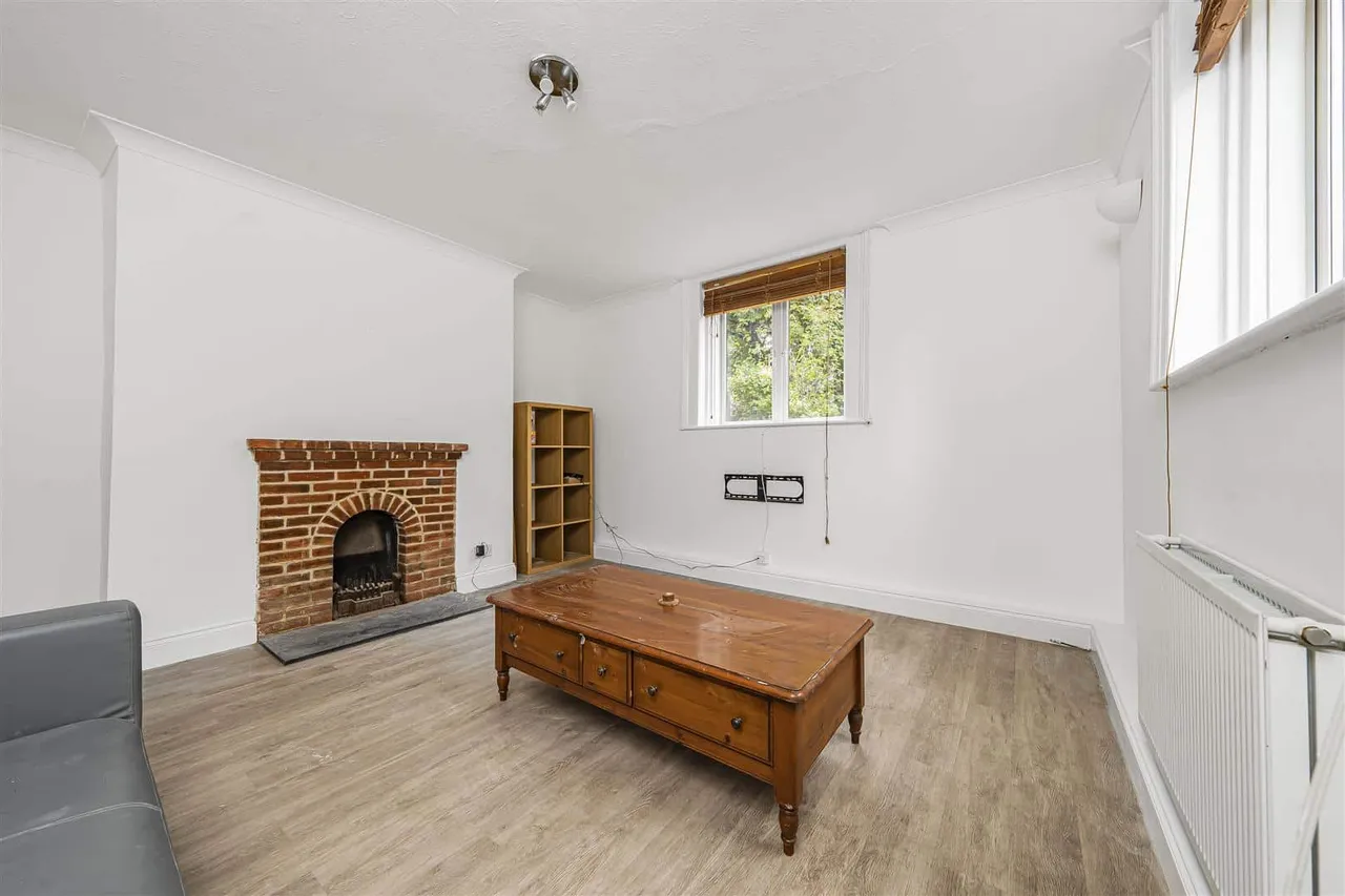 6 Priory Way, Datchet, Berkshire, SL3 9JQ, photo 3