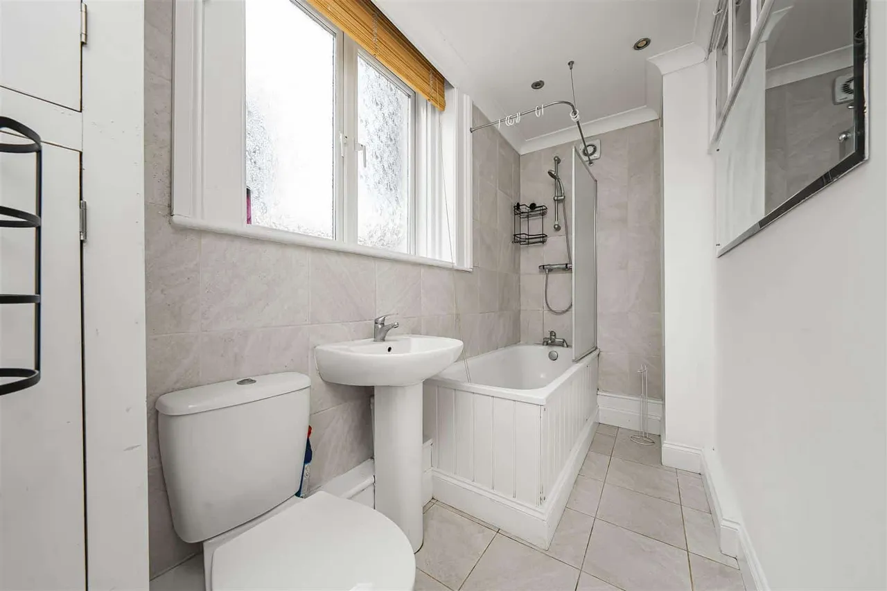 6 Priory Way, Datchet, Berkshire, SL3 9JQ, photo 11
