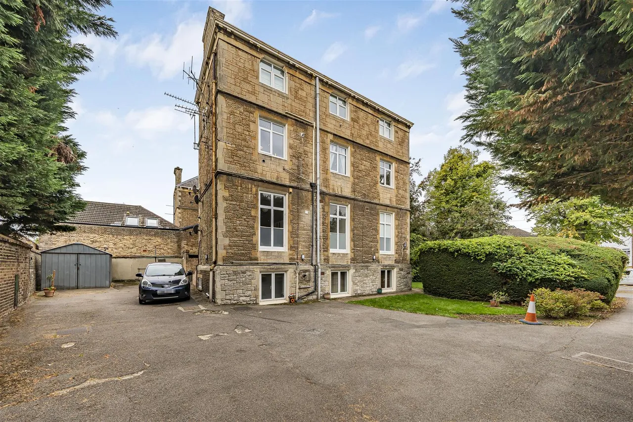 6 Priory Way, Datchet, Berkshire, SL3 9JQ, photo 13