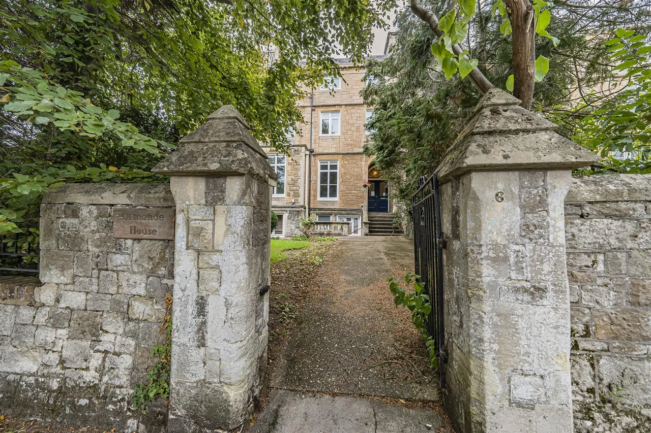 6 Priory Way, Datchet, Berkshire, SL3 9JQ, photo 12