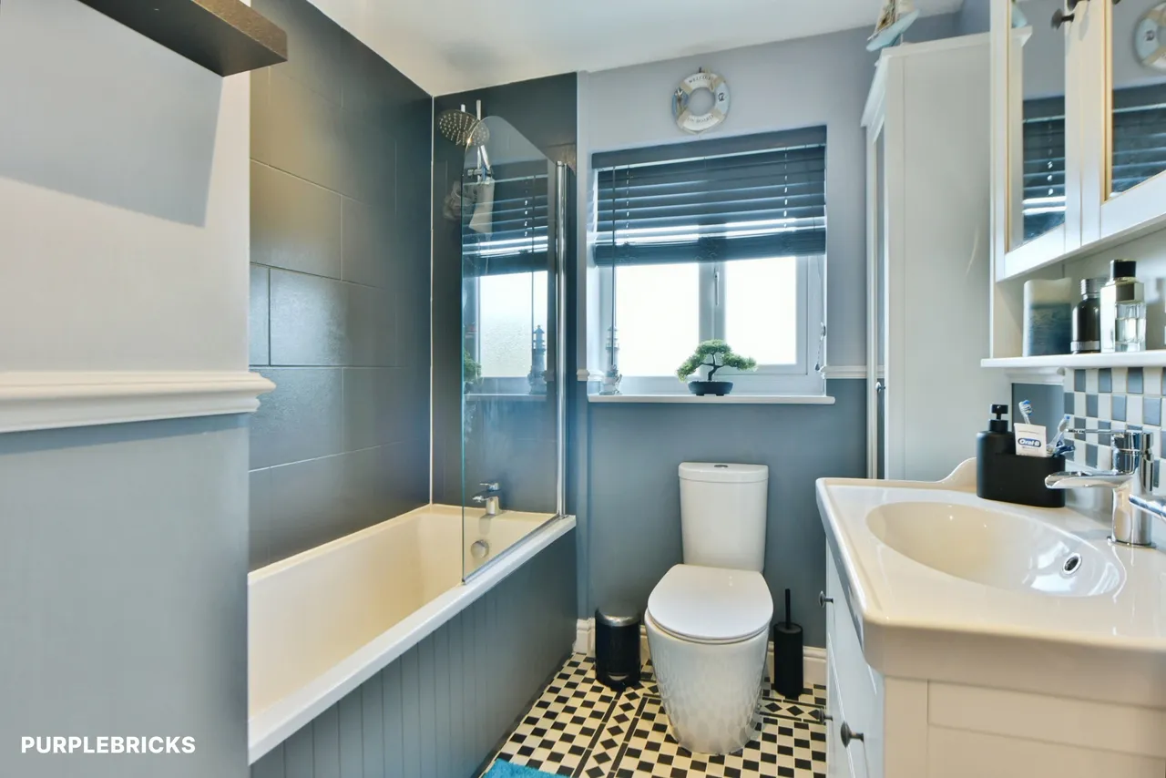 Lea Green Close, Oldham, OL4, photo 6