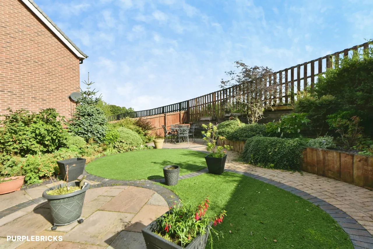 Lea Green Close, Oldham, OL4, photo 26