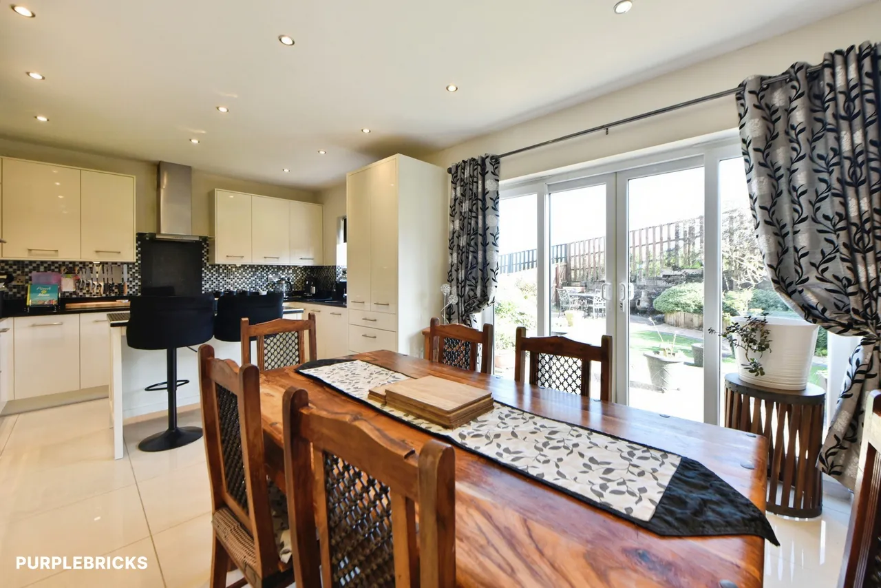 Lea Green Close, Oldham, OL4, photo 25
