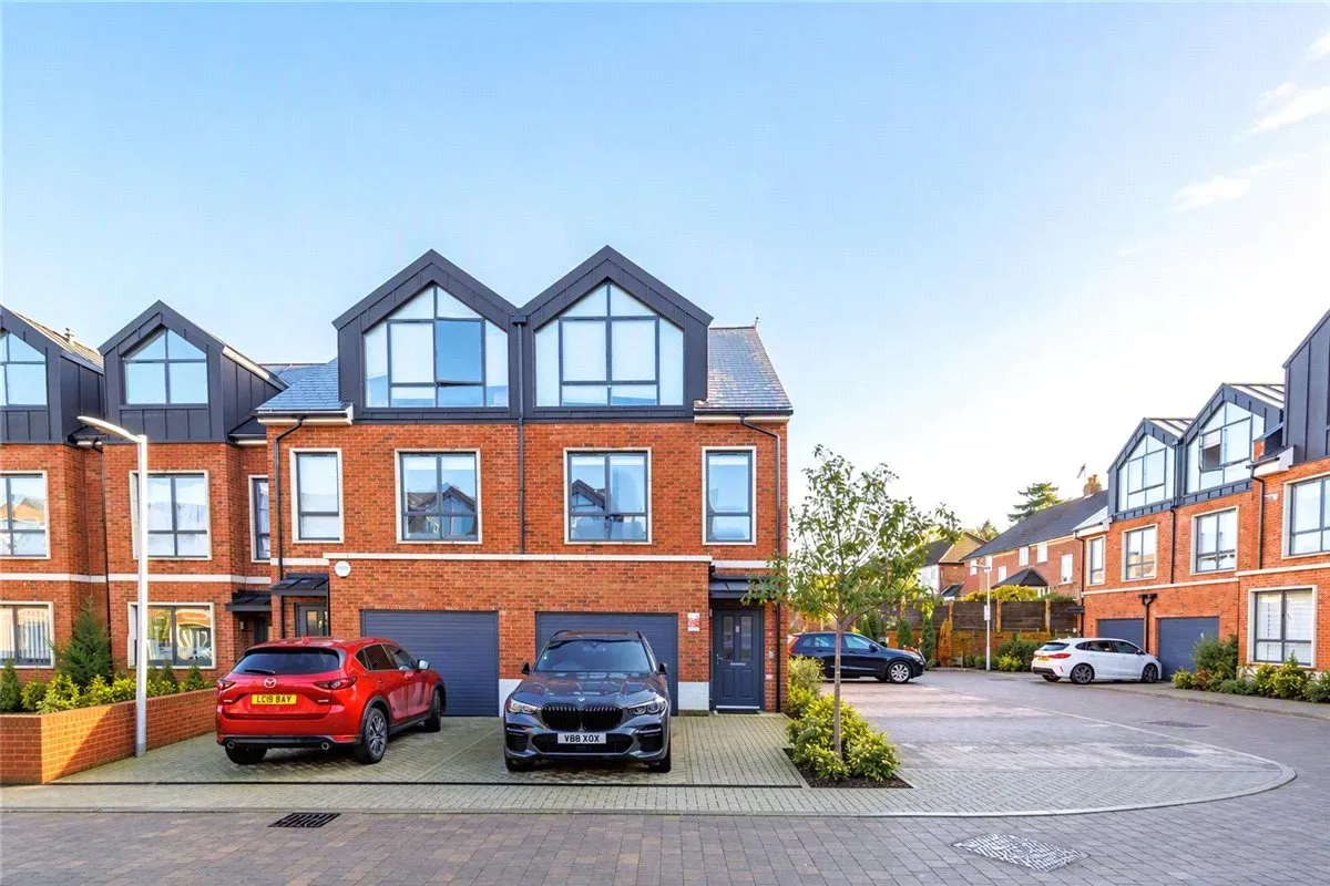 3 bed house to rent, Harlow Gardens, Kingston upon Thames, KT1