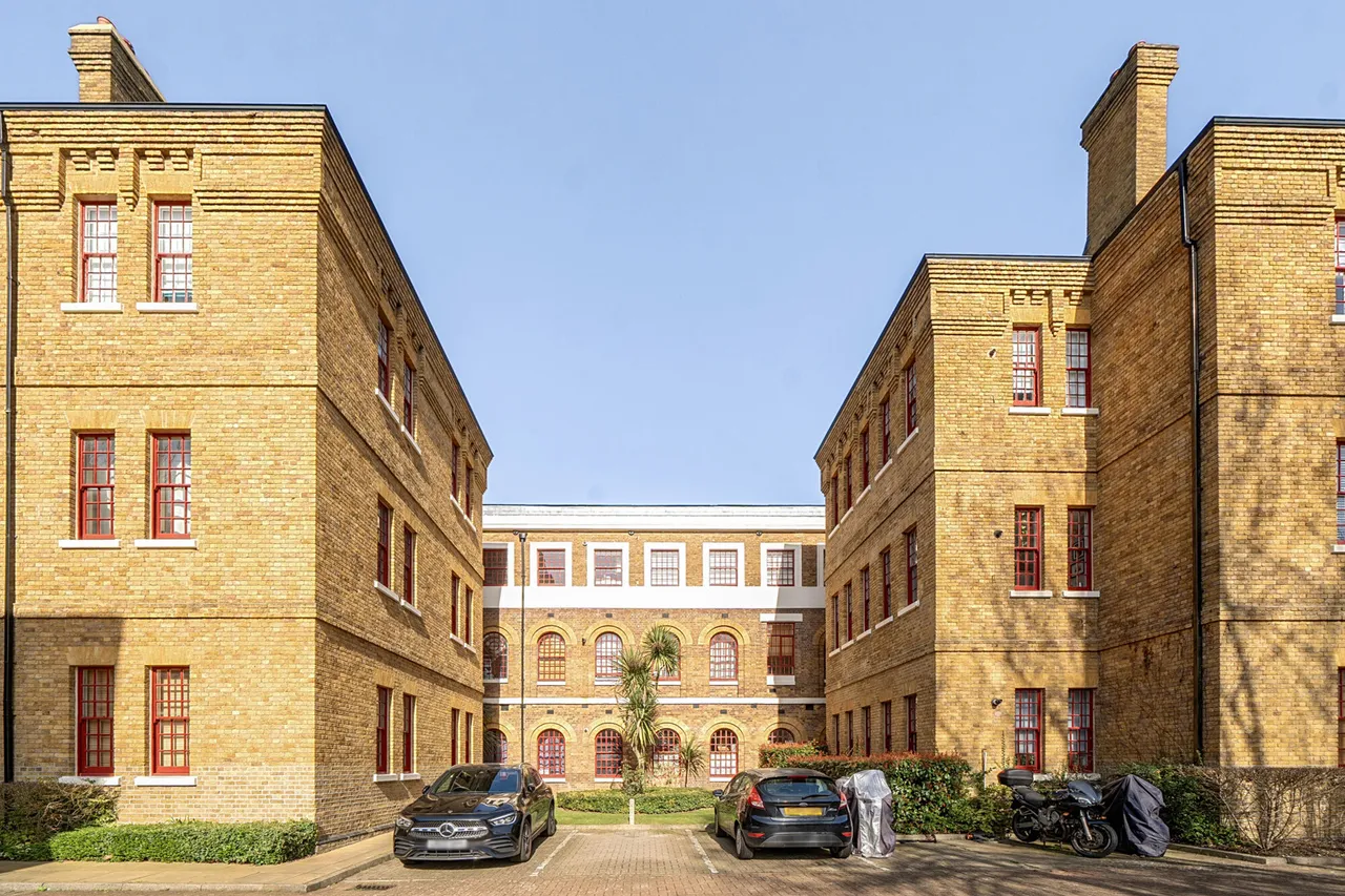 2 bed flat for sale, Chevy Road, Southall, UB2