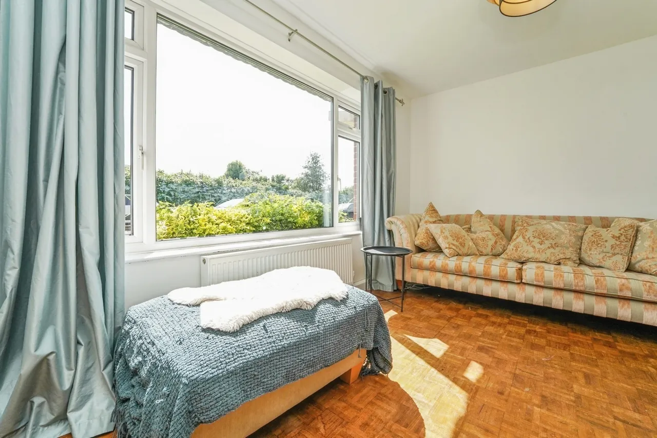 Sterling Court, Cheltenham, GL51, photo 10