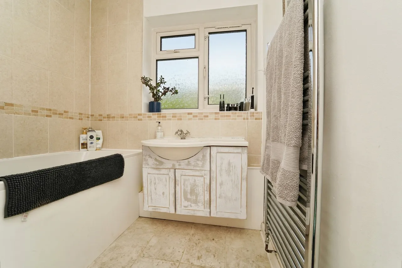 Sterling Court, Cheltenham, GL51, photo 5