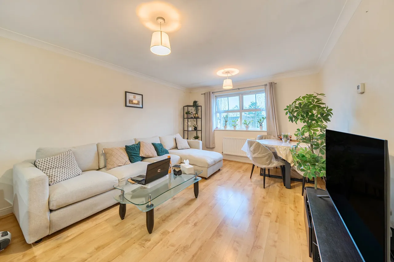 2 bed flat for sale, Manor Road, Harrow, HA1