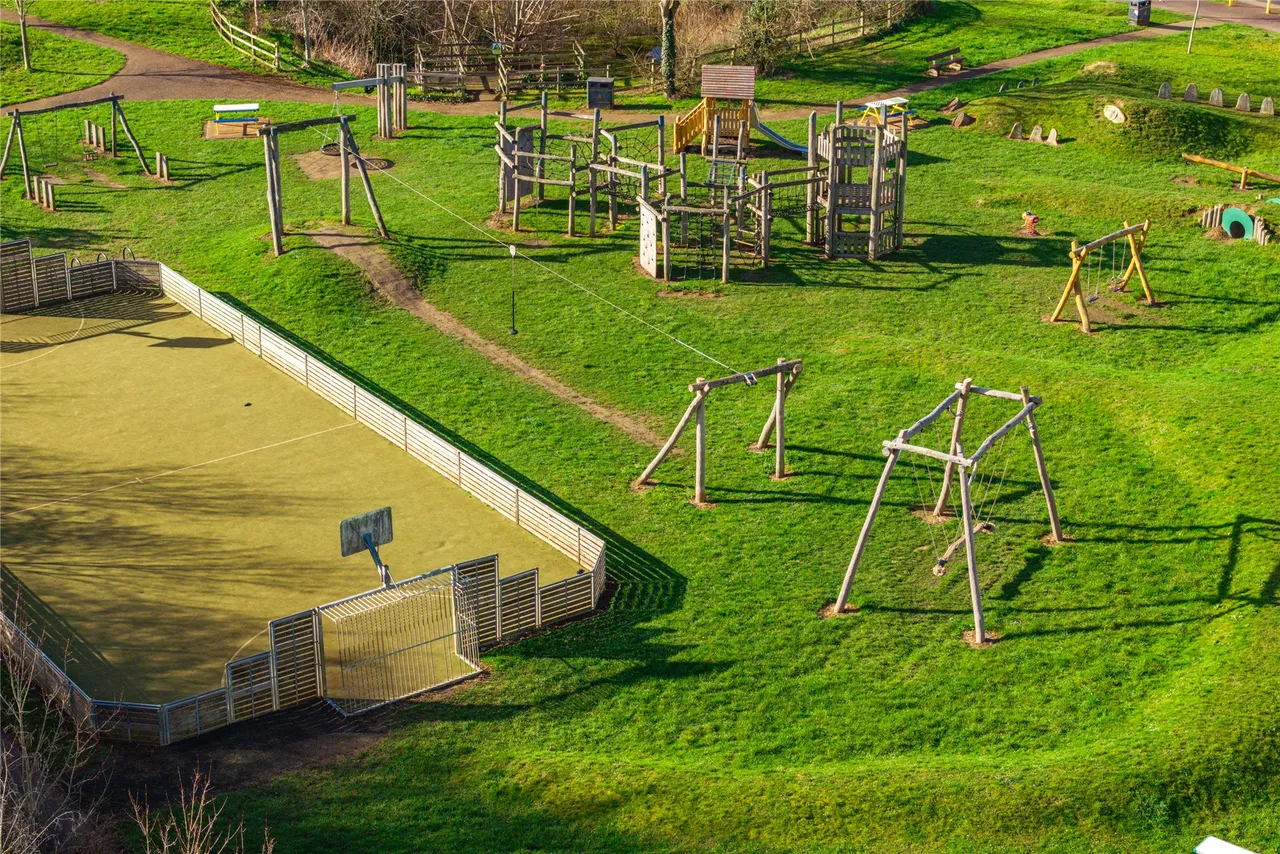 Rowditch Furlong, Redhouse Park, MK14, photo 18