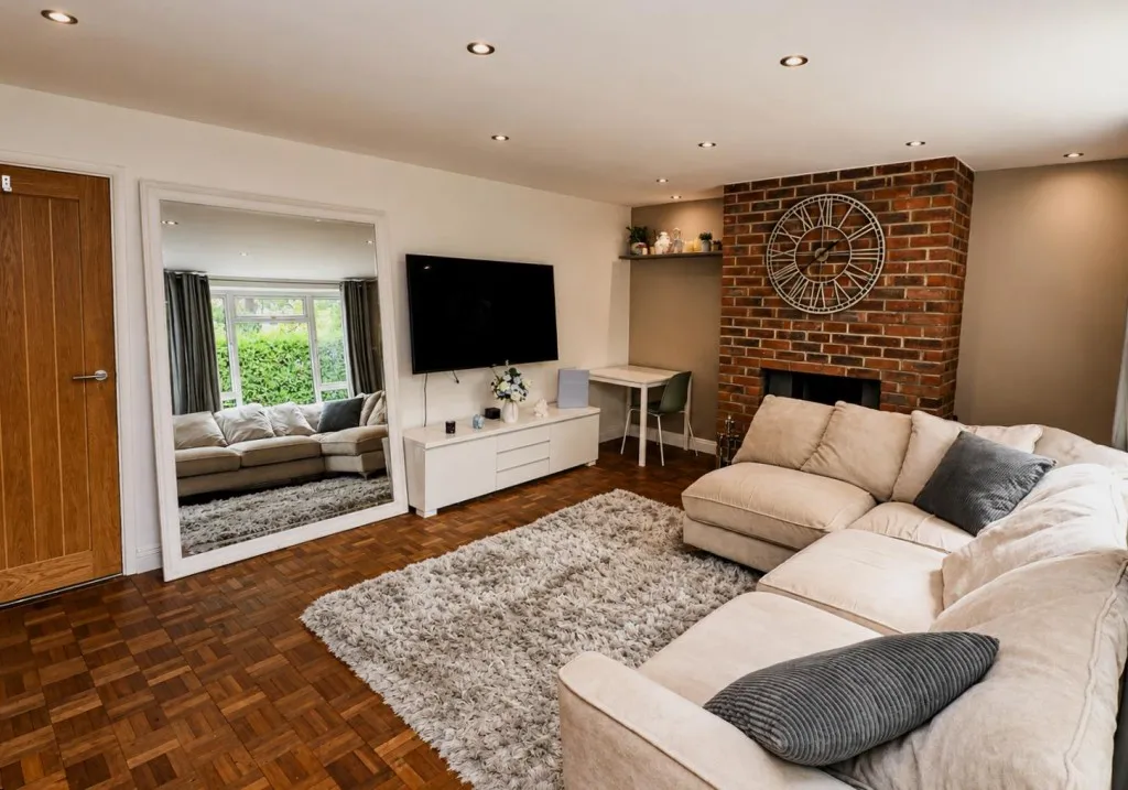 Victoria Road, Fleet, photo 5