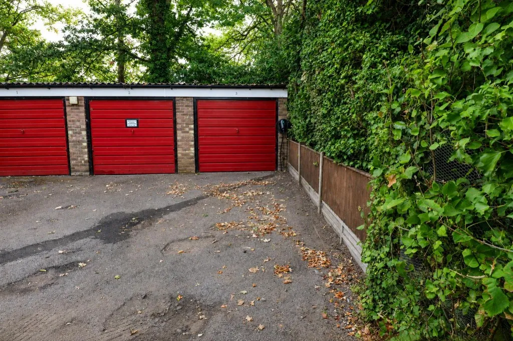 Victoria Road, Fleet, photo 17