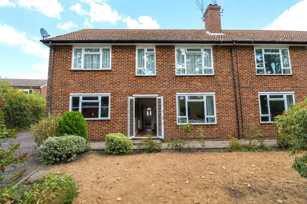 Victoria Road, Fleet, photo 18