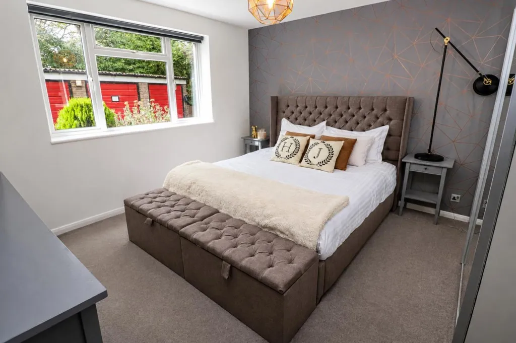 Victoria Road, Fleet, photo 10