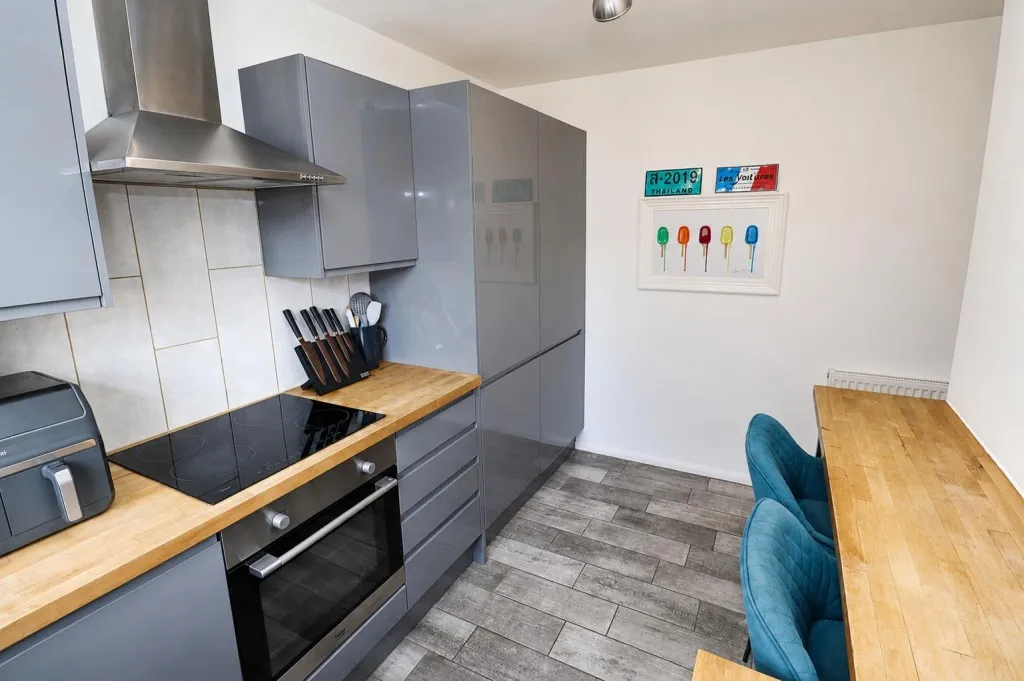 Victoria Road, Fleet, photo 8
