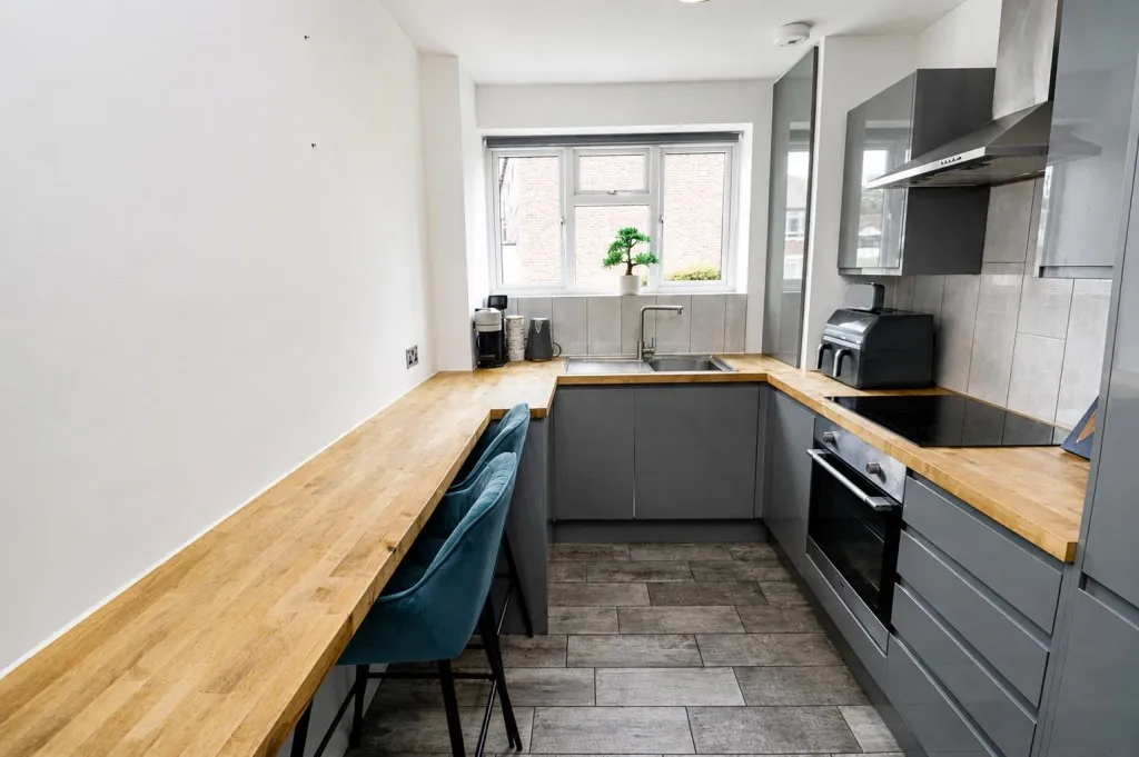 Victoria Road, Fleet, photo 9