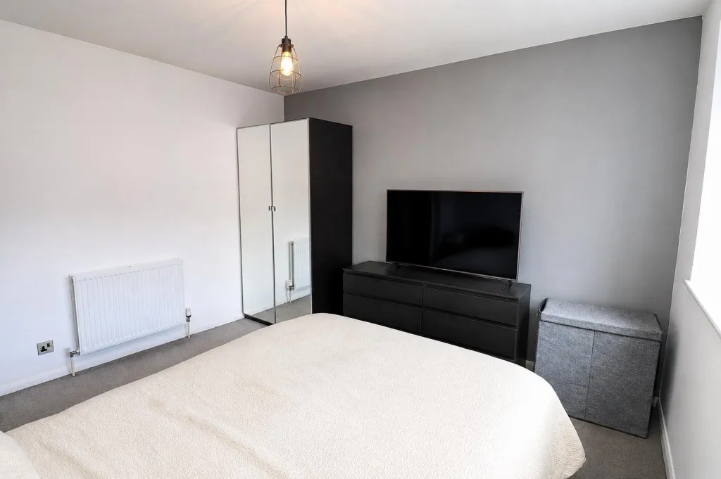 Victoria Road, Fleet, photo 13
