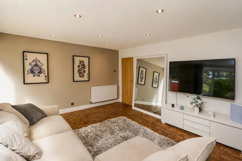 Victoria Road, Fleet, photo 6