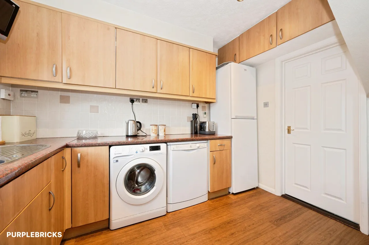 Cumberland Drive, Chessington, KT9, photo 6