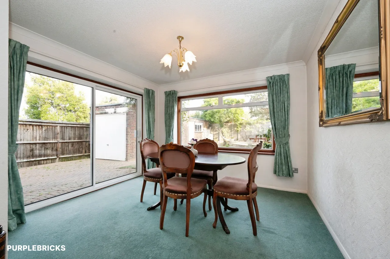Cumberland Drive, Chessington, KT9, photo 4