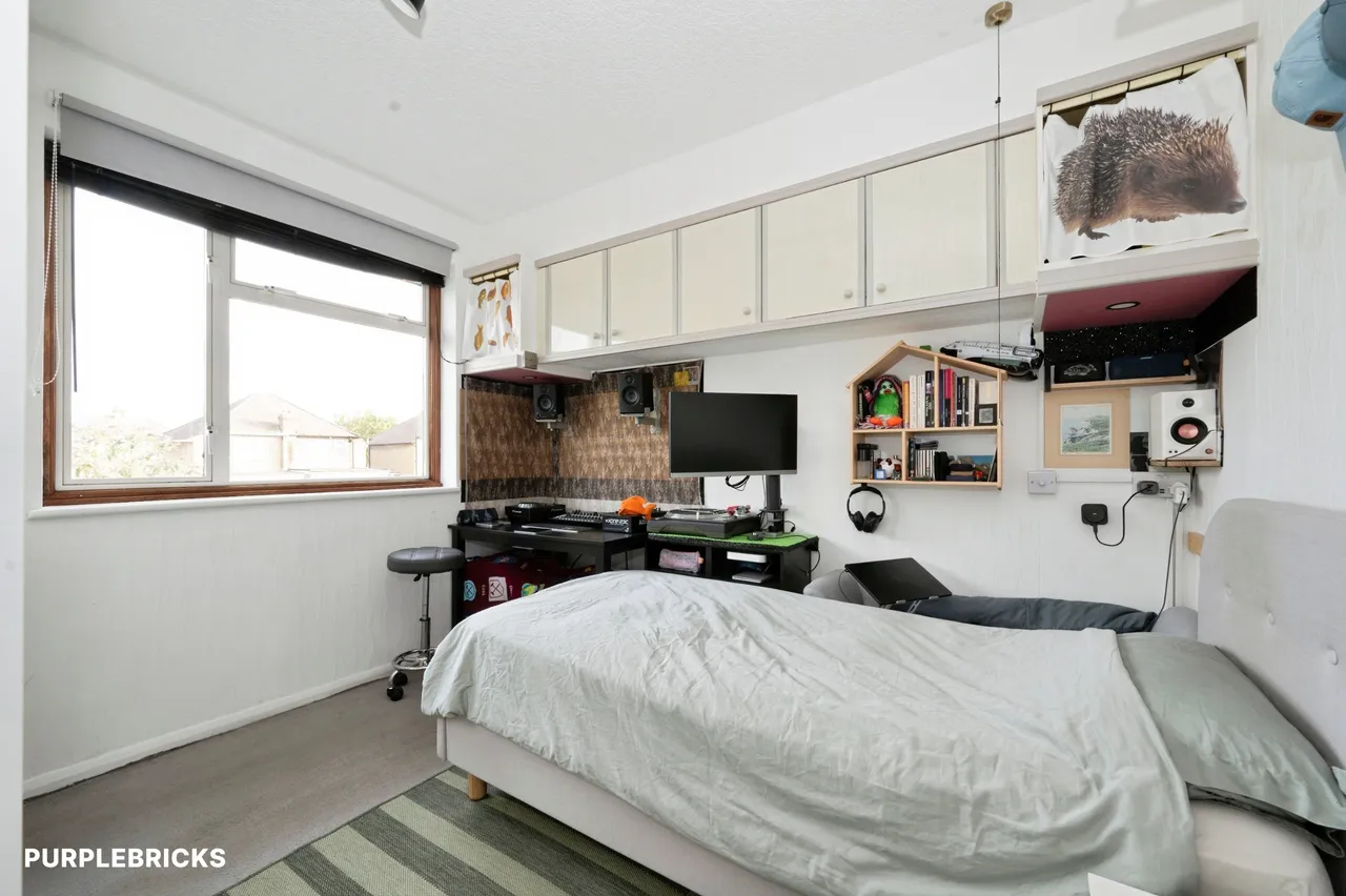 Cumberland Drive, Chessington, KT9, photo 11