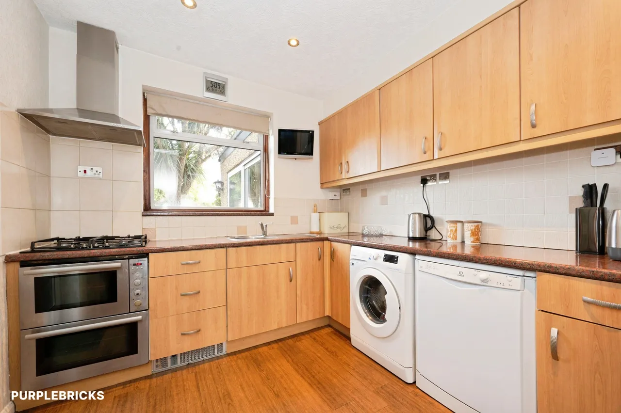 Cumberland Drive, Chessington, KT9, photo 5
