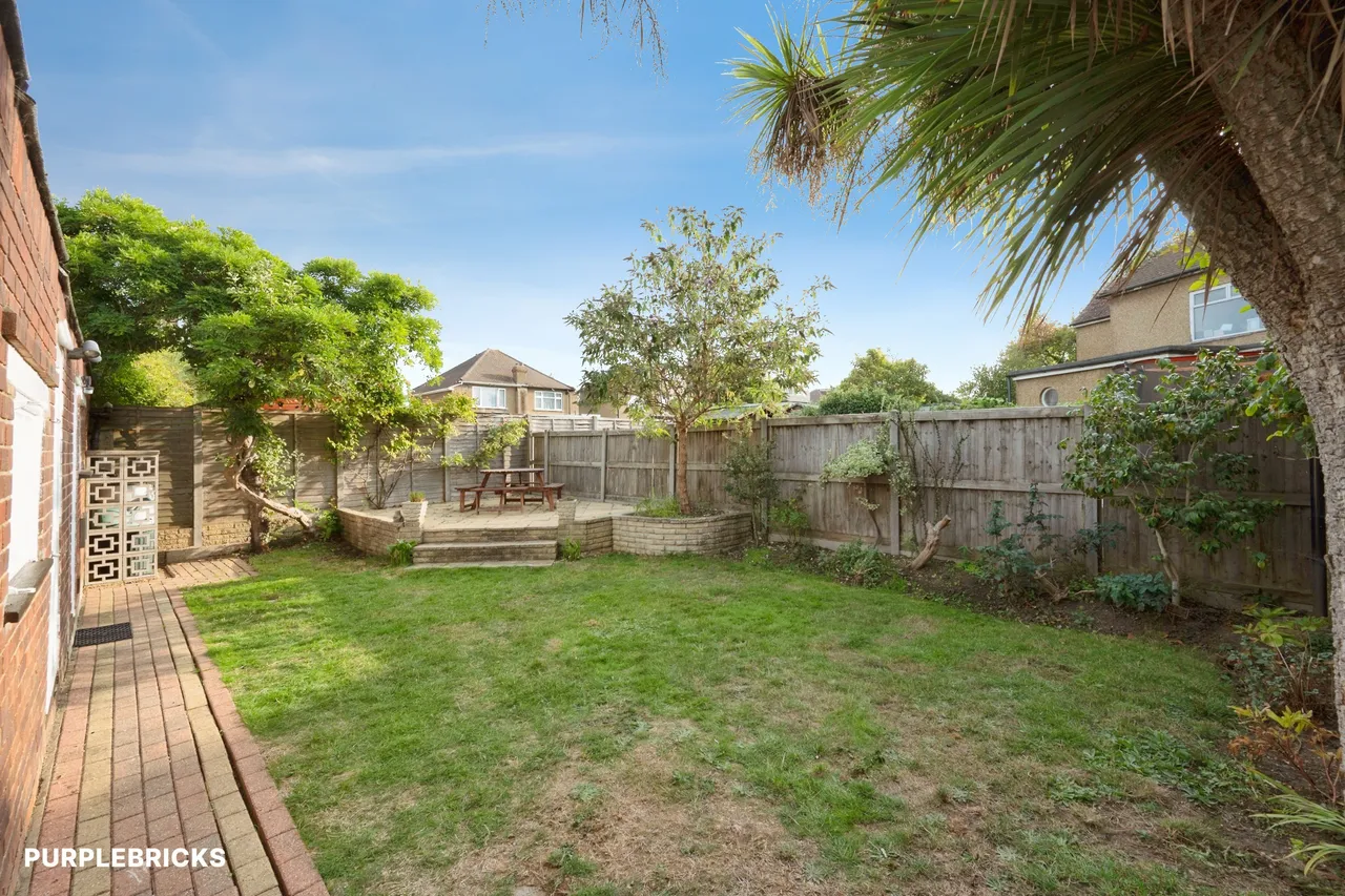 Cumberland Drive, Chessington, KT9, photo 15