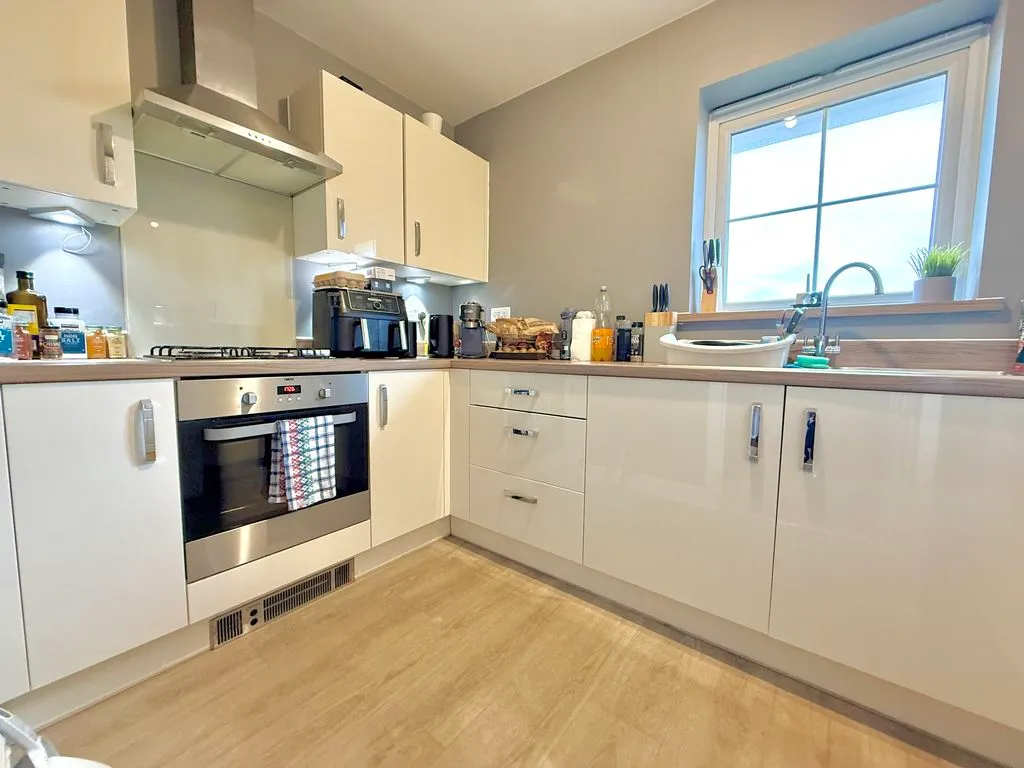 32 Vanguard Circle Brooklands, Milton Keynes MK10 7JB, photo 2