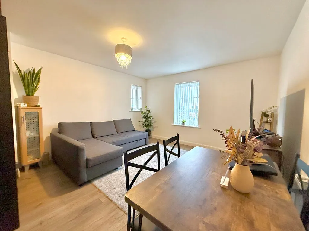 32 Vanguard Circle Brooklands, Milton Keynes MK10 7JB, photo 3