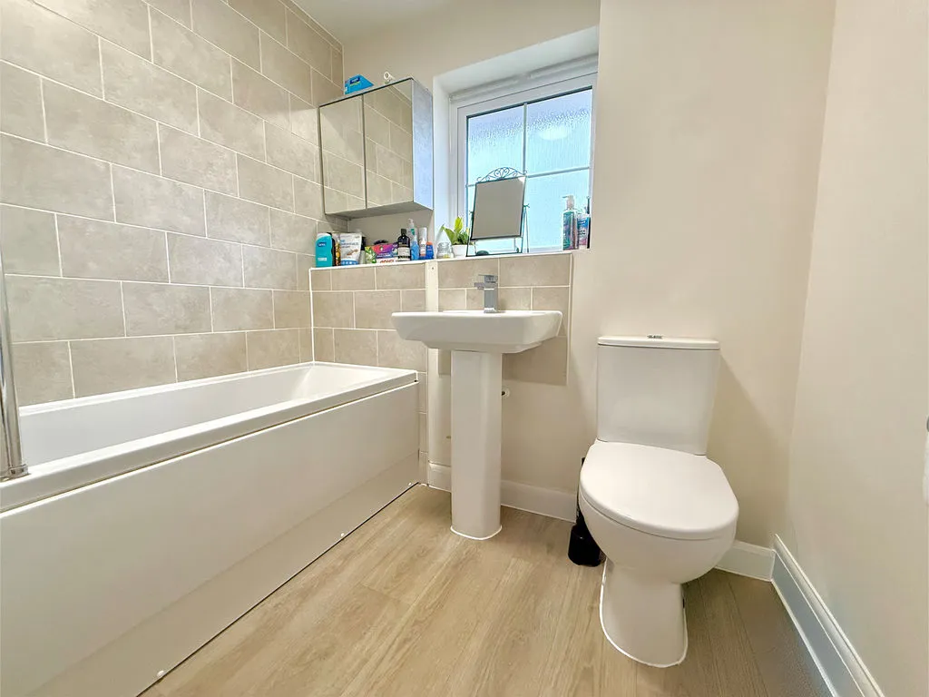 32 Vanguard Circle Brooklands, Milton Keynes MK10 7JB, photo 6