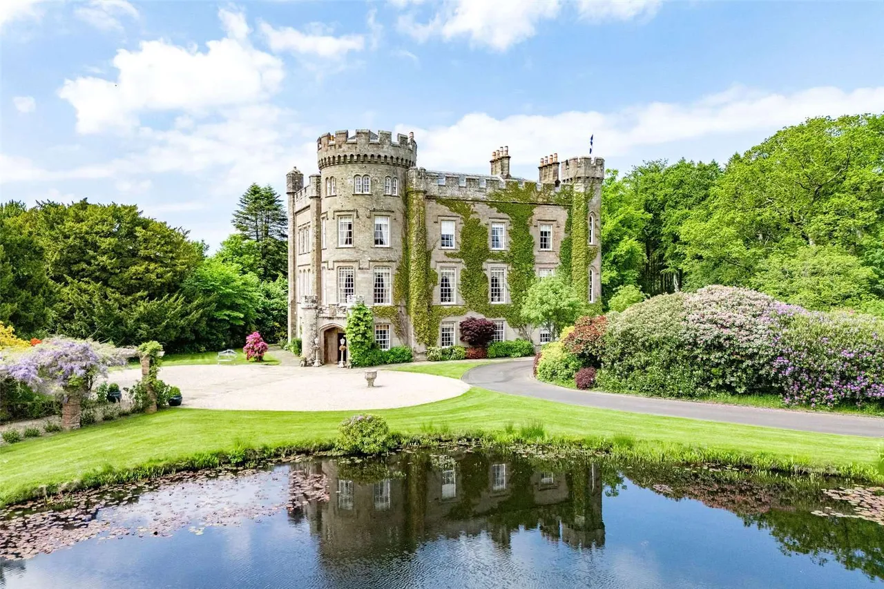 15 bed castle / chateaux for sale — Cloncaird Castle, Maybole, South Ayrshire, KA19 7LU