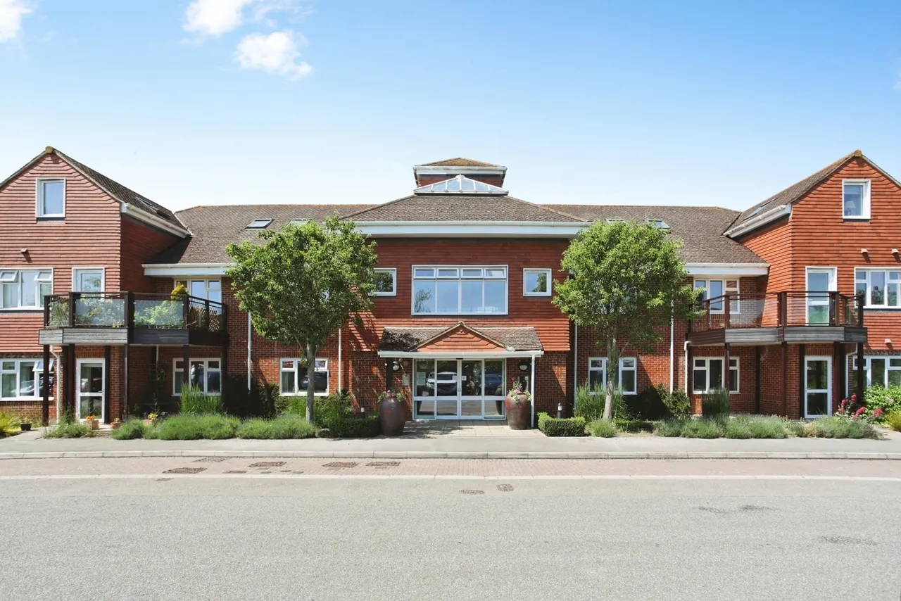 2 bed flat for sale, High Street, Ticehurst, TN5