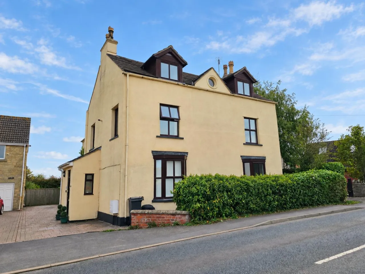 4 bed house for sale, Wickwar Road, Kingswood, GL12
